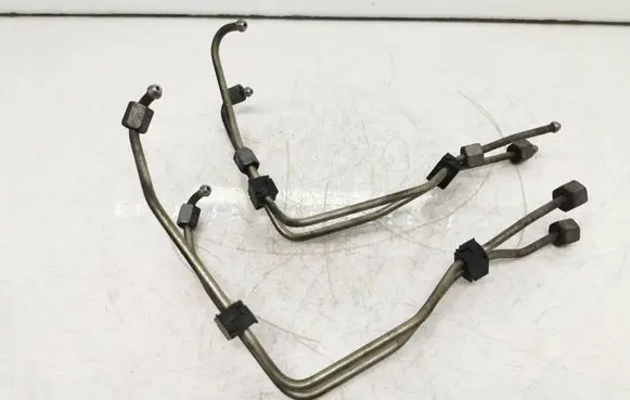 Fuel injector supply line/pipe