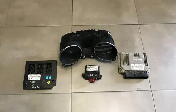 Volkswagen Golf VI Engine ECU kit and lock set modu
