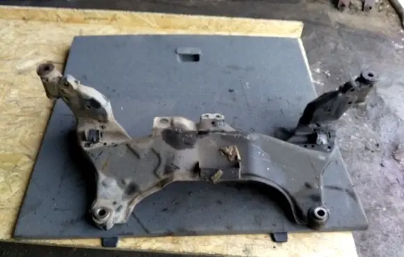 Nissan Primera Front subframe