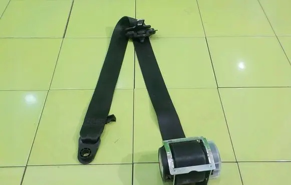 Land Rover Range Rover Sport L320 Front seatbelt 608077100 BEZPIECZENSTWA