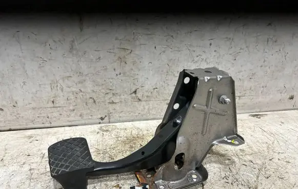 Volkswagen Golf V Brake pedal 1K1721117H