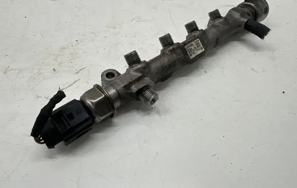 Skoda Superb B8 (3V) Fuel main line pipe 04L08
