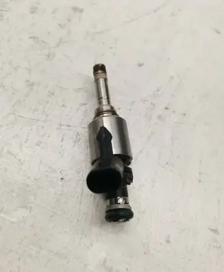 Porsche Macan (95B) Fuel injector 06L906936