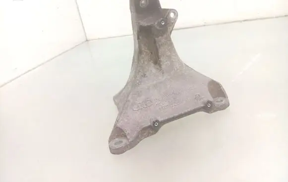 Audi A4 S4 B7 8E 8H Engine mounting bracket 8E0199308AH