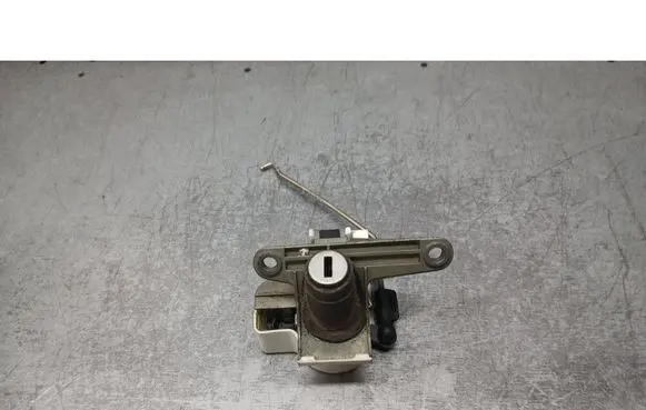 Audi A3 S3 8L Tailgate/trunk/boot lock/catch/latch 8D9827573A