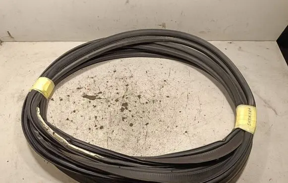 Nissan X-Trail T32 Trunk rubber seal (body)