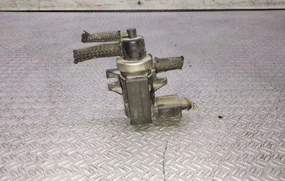 Volkswagen Golf IV Turbo solenoid valve 1J0906627