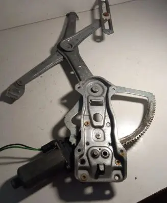 Mercedes-Benz C W202 Front door window regulator motor 0130821638