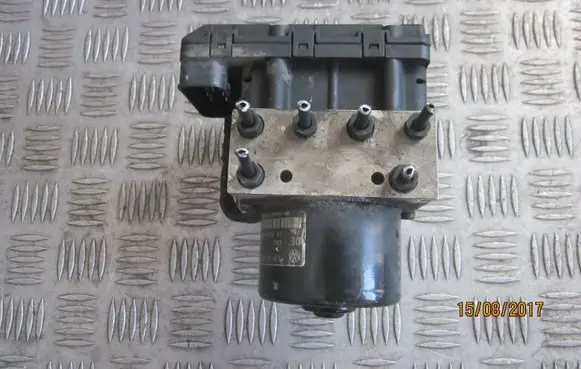 Skoda Octavia Mk1 (1U) ABS Pump 1J0907379Q 1J0614217E