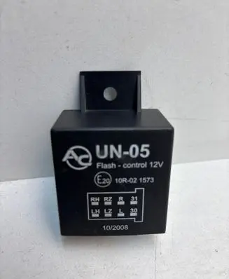Opel Zafira A Tow bar relay 10R021573 UN05 102008