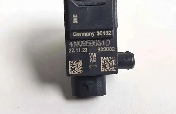 Audi A6 S6 C8 4K Airbag deployment crash/impact sensor 4N0959651D