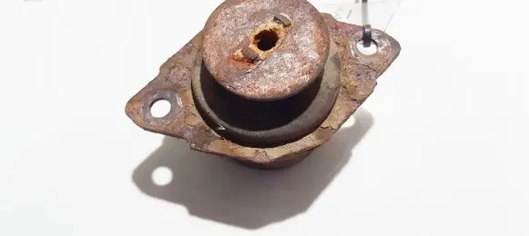 Volkswagen Golf III Engine mount bracket