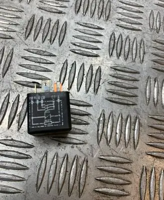 Volkswagen PASSAT B5 Other relay 443951253AA
