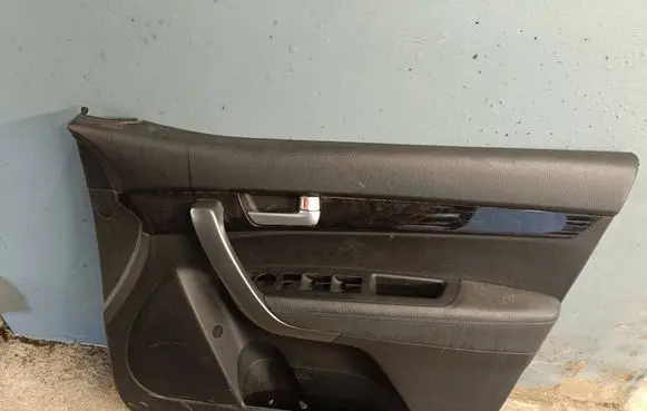 KIA Sorento Front door card panel trim