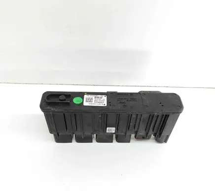 BMW 5 G30 G31 G38 Current control relay 8638551
