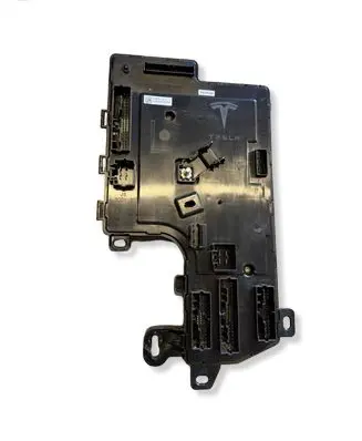Tesla Model 3 Comfort/convenience module 107867332 SCNT2006320007D 1078673