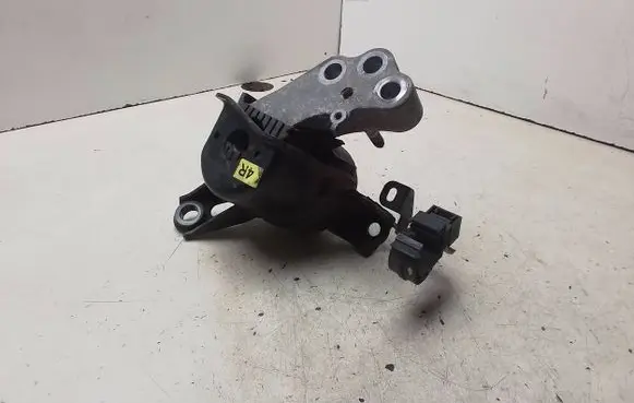 Toyota Verso Engine mount bracket