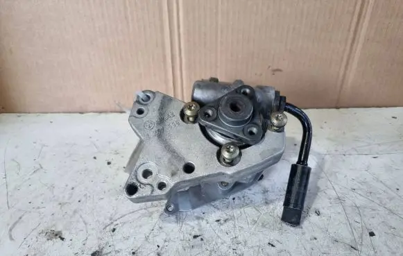 BMW 3 E46 Power steering pump 6756575