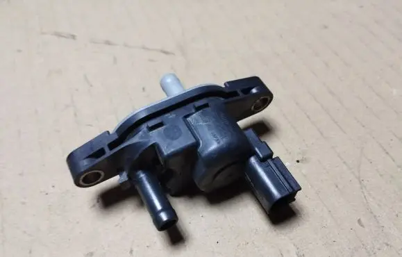 Acura MDX II Valve vacuum 1362007040