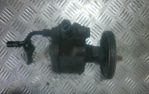 Renault Megane I Power steering pump 7700840100 7700273739