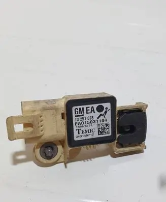 Opel Zafira B Airbag deployment crash/impact sensor 13251078 343149712 A015031104