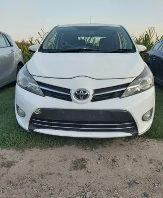 Toyota Verso Front piece kit 