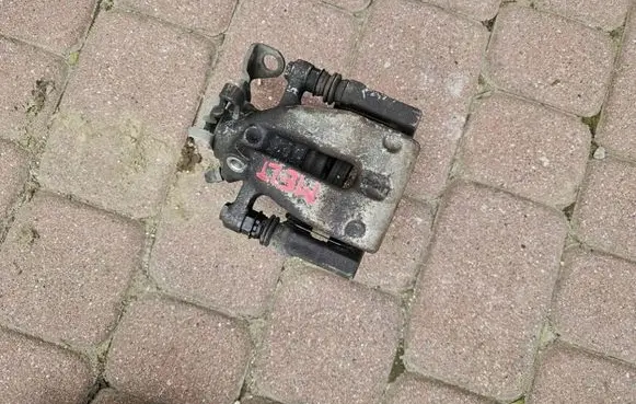 Opel Meriva B Rear brake caliper 48TYS