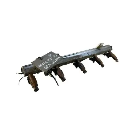 Volvo V70 Fuel main line pipe