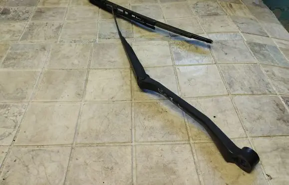 Toyota RAV 4 (XA20) Windshield/front glass wiper blade 