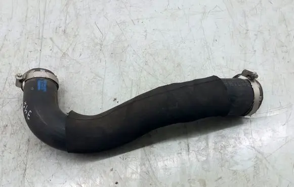 Volkswagen Touareg II Engine coolant pipe/hose 7P6145737B