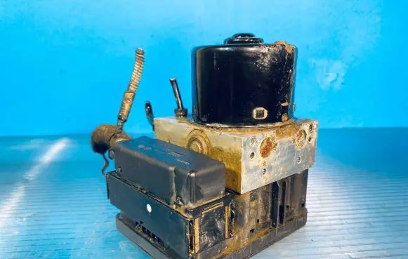Volkswagen Golf IV ABS Pump 1C0907379E 1J0614517E