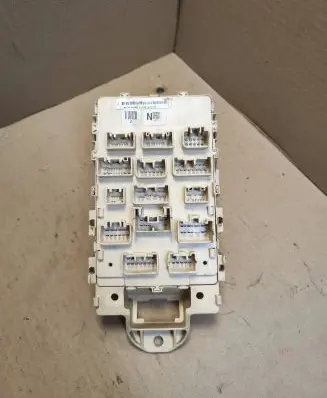 Toyota Yaris Fuse box set 527300D020A 166616040902