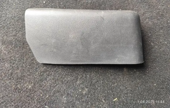 (B) pillar trim (bottom)