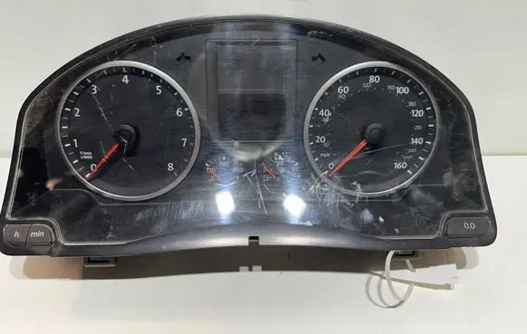 Volkswagen Tiguan Speedometer (instrument cluster) 5N0920950D V0003000