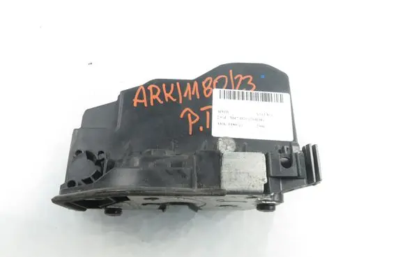 BMW X3 E83 Rear door lock 7167076