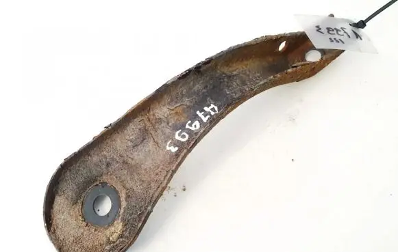Toyota Avensis T250 Engine mounting bracket
