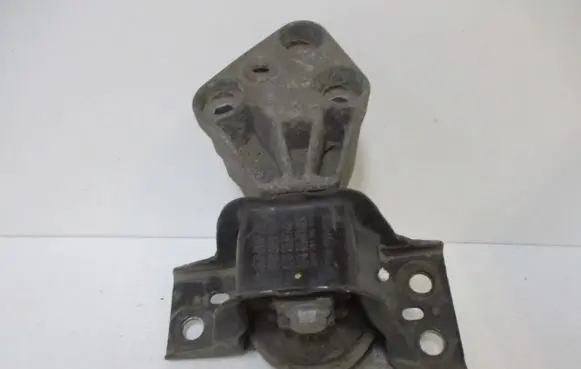 Renault Clio III Engine mount vacuum valve 