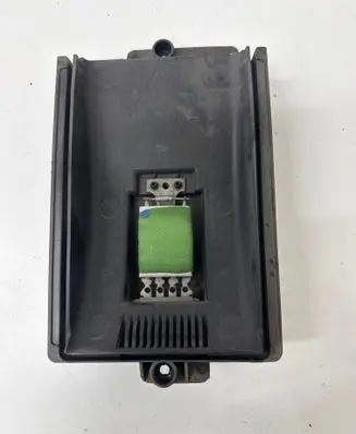 Volkswagen Golf IV Heater blower motor/fan resistor 