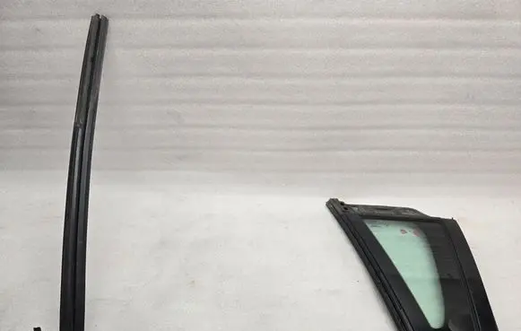 Volvo V60 Rear vent window glass 31442969