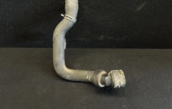 Volkswagen PASSAT B5.5 Engine coolant pipe/hose 8D0121101AD