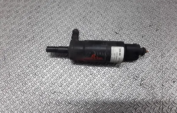 Volkswagen Touran I Headlight washer pump 3B7955681