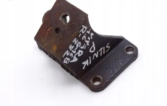 Suzuki Grand Vitara I Engine mounting bracket