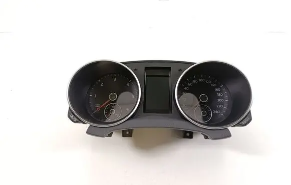Volkswagen Golf VII Speedometer (instrument cluster) 5K0920873A