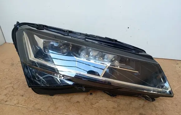 Skoda Superb B8 (3V) Headlight/headlamp 3V1941016E