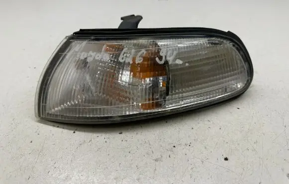 Mazda 626 Front indicator light M69258