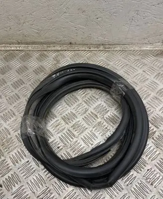 Toyota RAV 4 (XA30) Front door rubber seal 