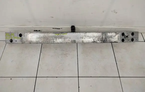 Nissan Note (E11) Front bumper support beam