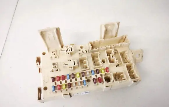 Toyota Avensis T250 Fuse box set 82641ca010f 82641-ca010-f