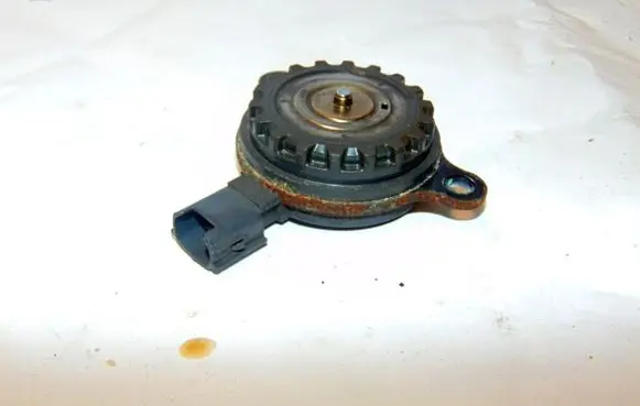 Toyota Camry VIII XV70 Valve 1537031010