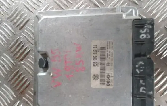 Volkswagen PASSAT B5 Engine control unit/module 038906019BJ 0281010176 28SA4086